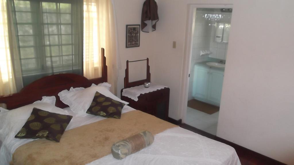 Hill Top Kingston Jamaica Rom bilde